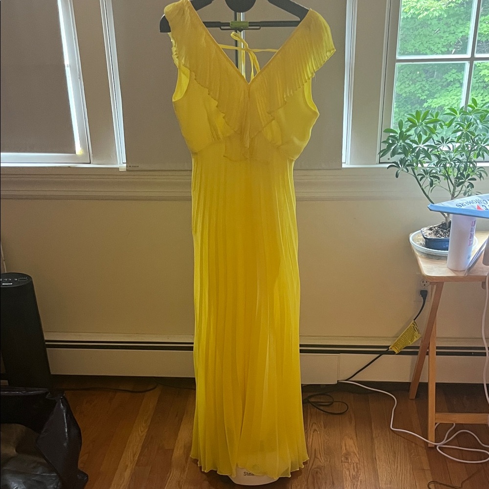Chic Backless Yellow Dress